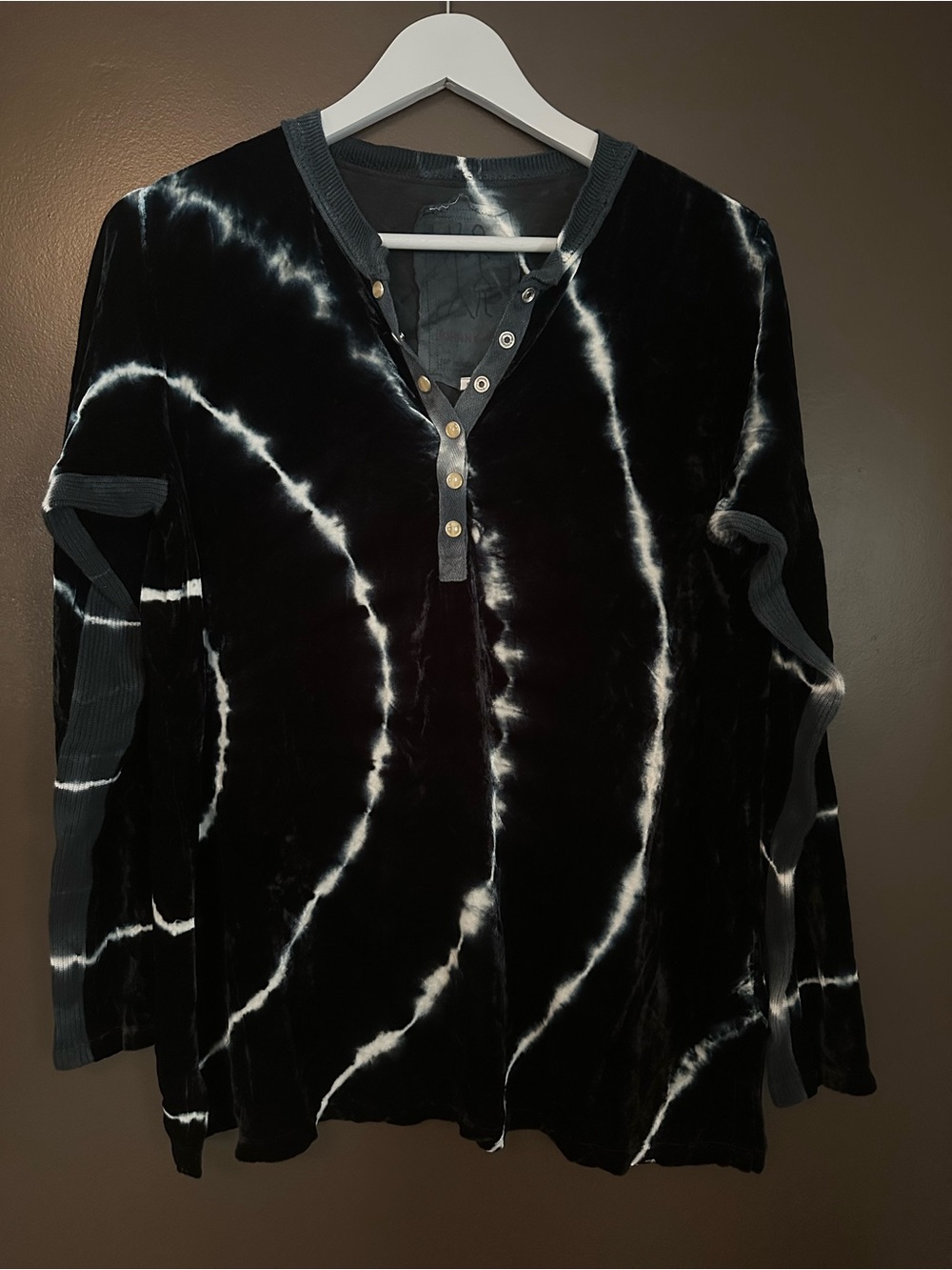 JOHNNY WAS Chevis Velvet Henley Tie Dye Long Sleeve Top Small